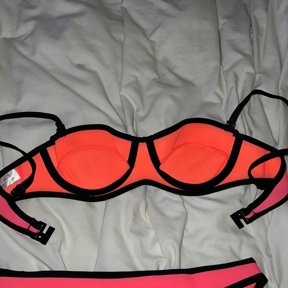 Neoprene triangle style bikini - Picture 4 of 5